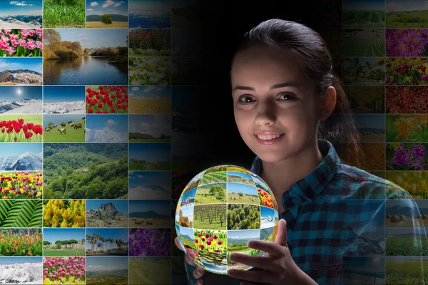 Junge Frau hält Erde mit Naturfotos — Stockfoto