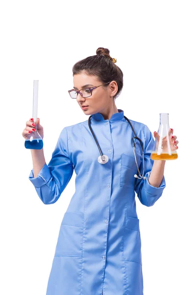 Doctora haciendo pruebas químicas aisladas en blanco — Foto de Stock