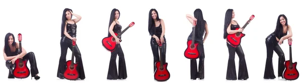 Жінка грає на гітарі ізольовано на білому — стокове фото