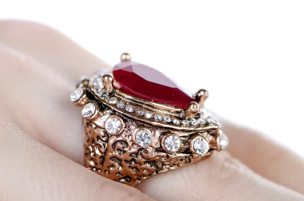 Sieraden ring geïsoleerd op de witte — Stockfoto