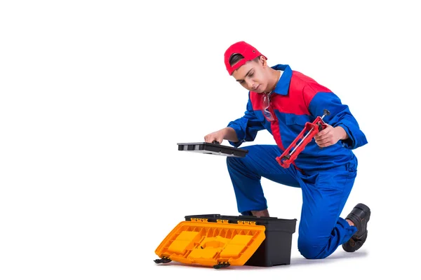 Joven reparador con pistola de silicona aislada en blanco — Foto de Stock