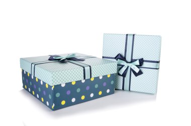 Beyaz arka plan üzerinde izole Giftboxes