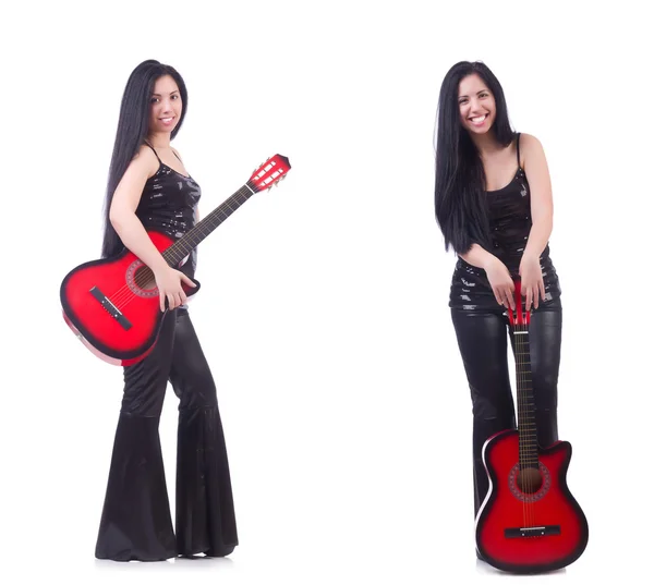 Beyaz tenli gitar çalan kadın — Stok fotoğraf