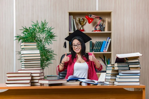 Young female student preparing for college school exams — Stock Photo, Image