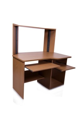 Beyaz arka plan üzerinde izole bilgisayar ev büro