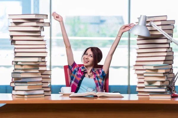 Young female student preparing for exams — Stock Photo, Image