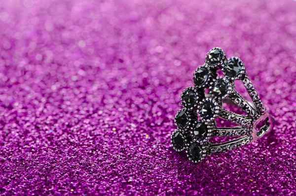 Jewellery ring against shiny background — Stock Photo, Image