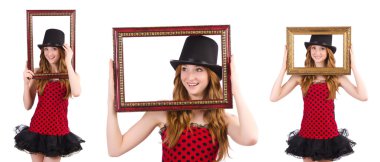 Kırmızı benekli elbiseli güzel kız resim çerçeveli izole