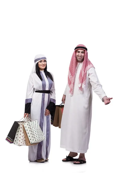 Ευτυχισμένη οικογένεια Αραβικά μετά ψώνια απομονωθεί σε λευκό — Φωτογραφία Αρχείου