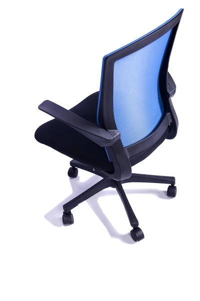 Blauwe bureaustoel geïsoleerd op de witte achtergrond — Stockfoto