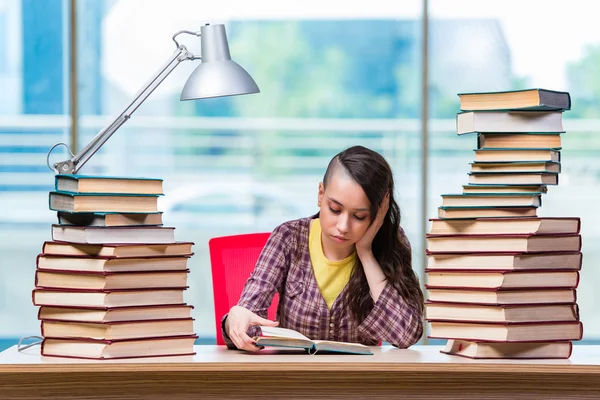 Student preparing for college exams — Stock Photo, Image