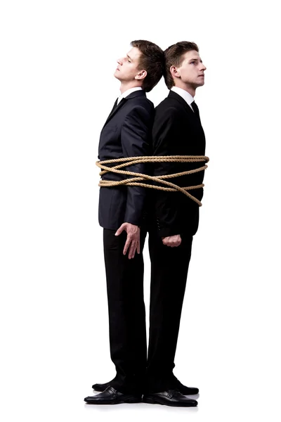 Irmãos gêmeos amarrados com corda isolada no branco — Fotografia de Stock