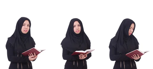 Giovane donna musulmana isolata su bianco — Foto Stock