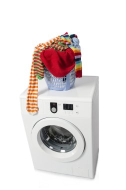 Çamaşır Makinesi Beyaz Arkaplanda İzole Edildi