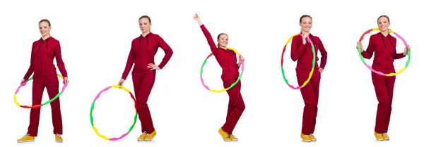 Femme faisant des exercices avec hula hoop — Photo