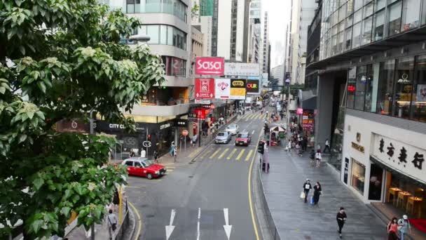 Hong Kong - JULY 29, 2014: Busy traffic on July 29 in Hong Kong, China. Hong Kong has very intensive road traffic — Stock Video