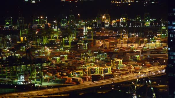 Контейнерный порт в Сингапуре ночью — стоковое видео