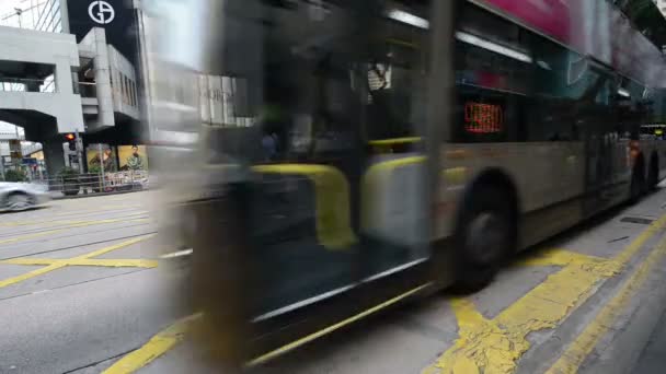 Hong Kong - 29 de julio de 2014: Tráfico ocupado el 29 de julio en Hong Kong, China. Hong Kong tiene un tráfico rodado muy intenso — Vídeo de stock