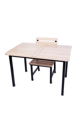 Üzerinde beyaz izole masa mobilya