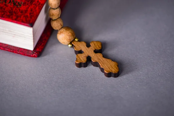 Bible and cross in religious concept — Stock Photo, Image