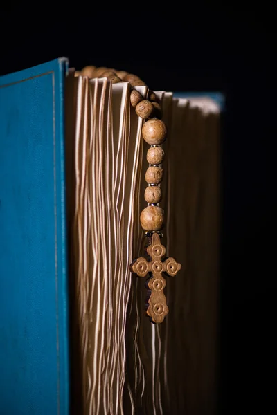 Bible and cross in religious concept — Stock Photo, Image