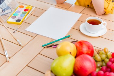 Genç resimleri evde çizim gilr okul