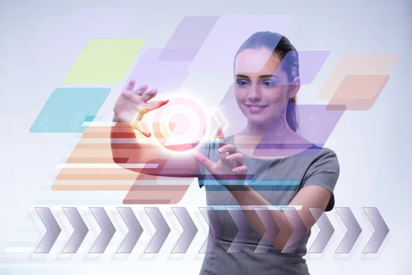 Pengusaha wanita menekan tombol virtual dalam konsep futuristik — Stok Foto