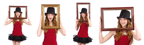 Hübsches Mädchen im roten Tupfen-Kleid mit Bilderrahmen — Stockfoto