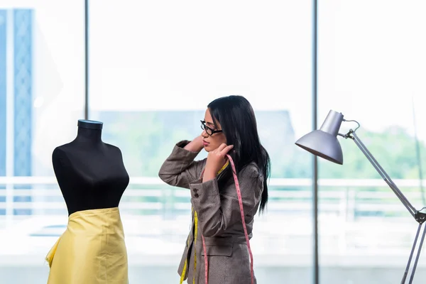 Woman tailor working on new clothing — Stock Photo, Image