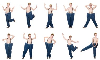 Beyaz pantolonlu komik adam.