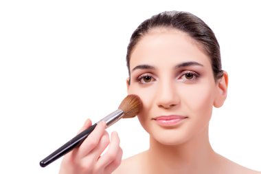 Kalıcı makyaj kozmetik oturumu sırasında güzel kadın