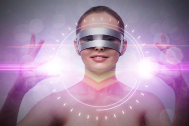 Techno cyber kadınla futuristik konsepti