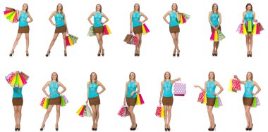 Alışveriş torbaları olan kadın beyazda yalnız.