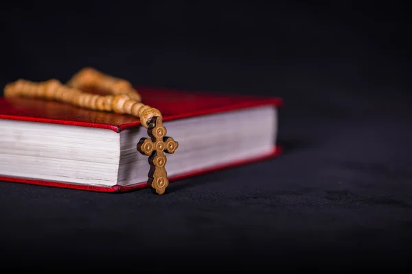 Bible and cross in religious concept — Stock Photo, Image