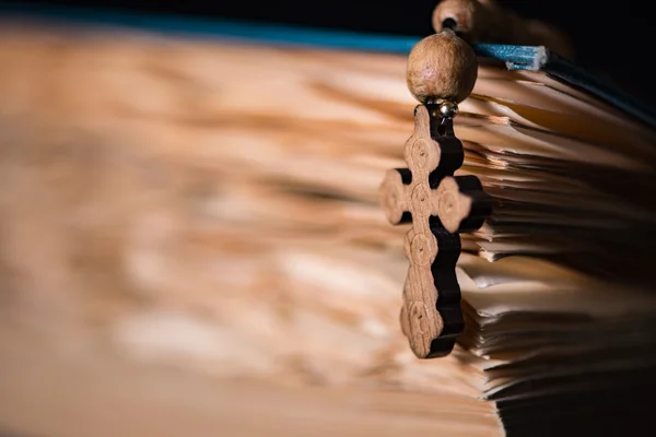 Bible and cross in religious concept — Stock Photo, Image