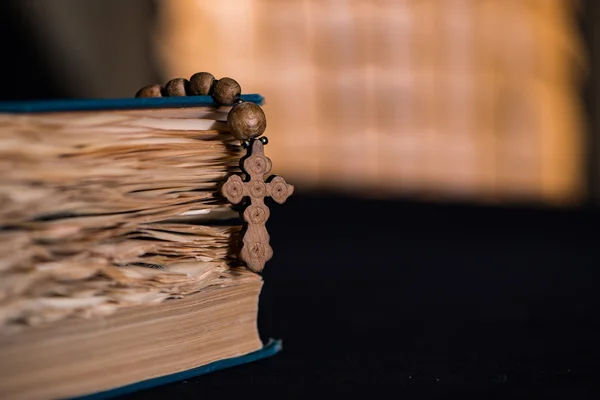 Bible and cross in religious concept — Stock Photo, Image