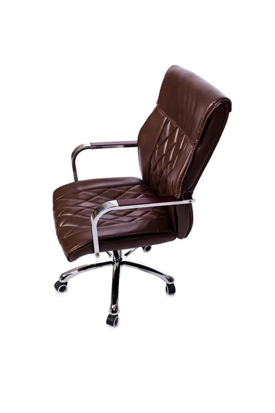 Cadeira de escritório de couro marrom isolado no branco — Fotografia de Stock