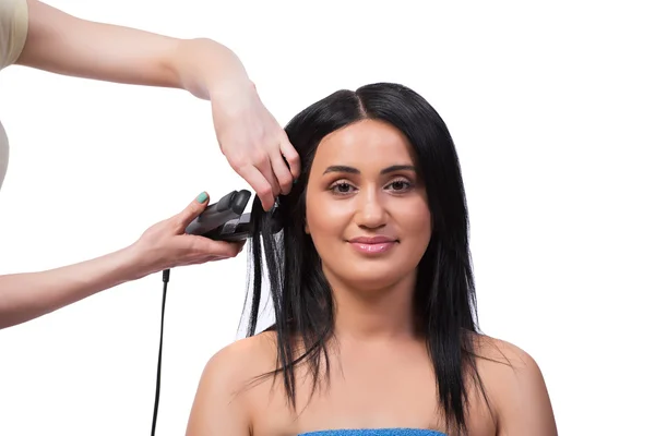 Junge Frau bekommt Haarglätter isoliert auf weiß — Stockfoto