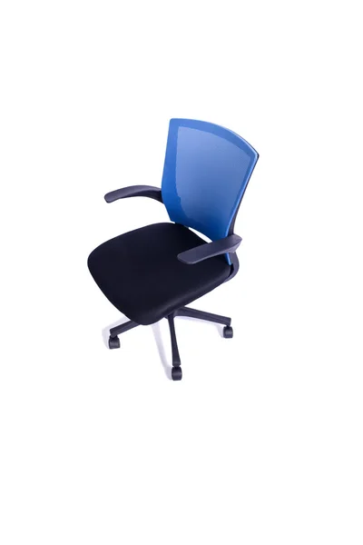 Синій офісний стілець ізольований на білому тлі — стокове фото