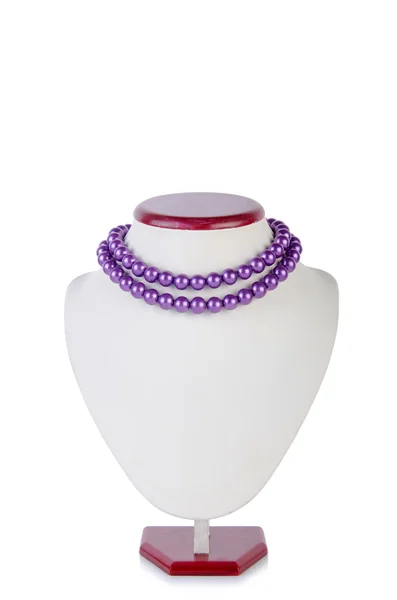 Collana di perle isolata sullo sfondo bianco — Foto Stock