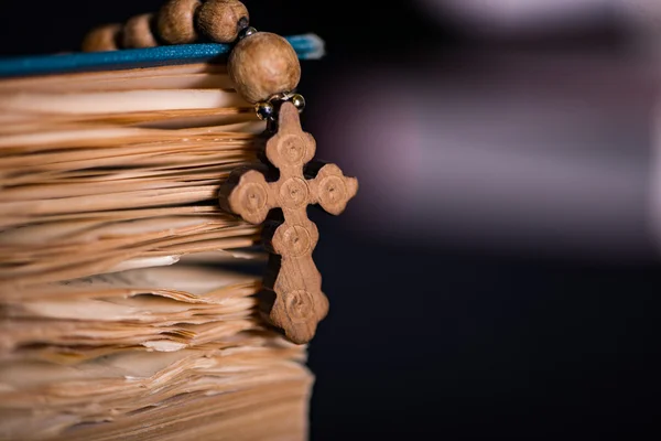 Bible and cross in religious concept — Stock Photo, Image