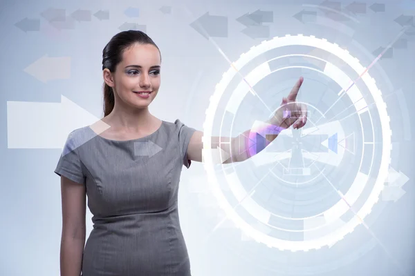 Zakenvrouw virtuele knoppen in te drukken in futuristische concept — Stockfoto
