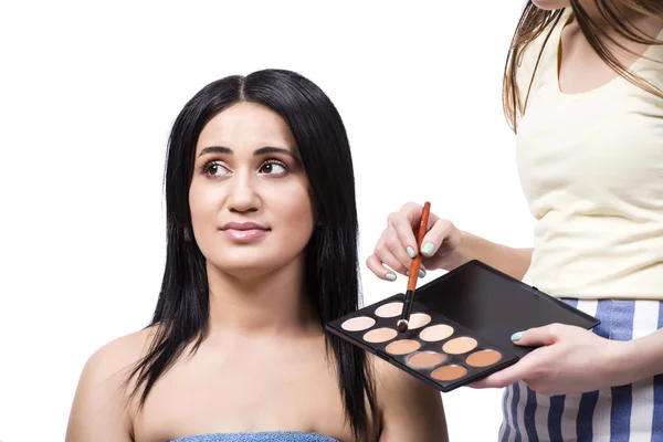 Mladá žena se make-up izolovaných na bílém — Stock fotografie