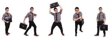 Evrak çantalı genç bir çalışan beyaza izole edilmiş.