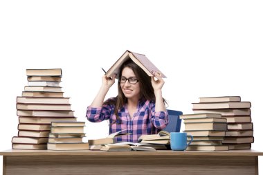 Genç öğrenci üzerinde beyaz izole üniversite sınavları için hazırlık