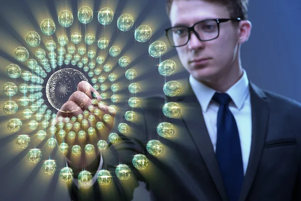 Geschäftsmann drückt virtuelle Knöpfe in futuristischem Konzept — Stockfoto