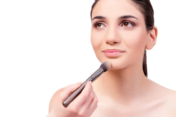 Mujer hermosa durante la sesión de cosméticos de maquillaje — Foto de Stock