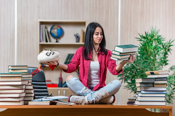 Young female student preparing for college school exams — Stock Photo, Image