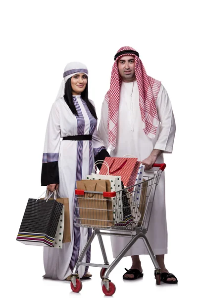 Щаслива арабська сім'я після покупки ізольована на білому — стокове фото