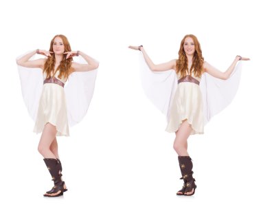 Beyaz tenli, açık renkli, büyüleyici elbiseli güzel bayan.